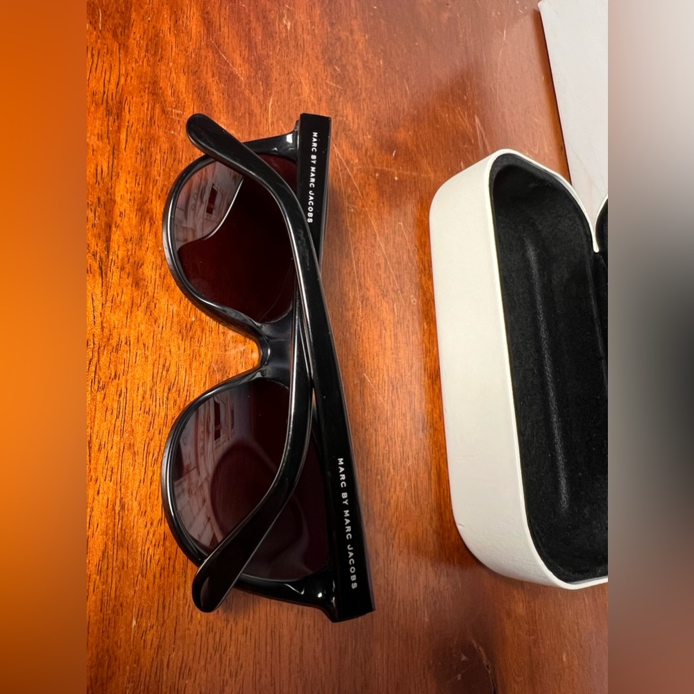 Marc by Marc Jacobs sunglasses with case - Picture 3 of 8